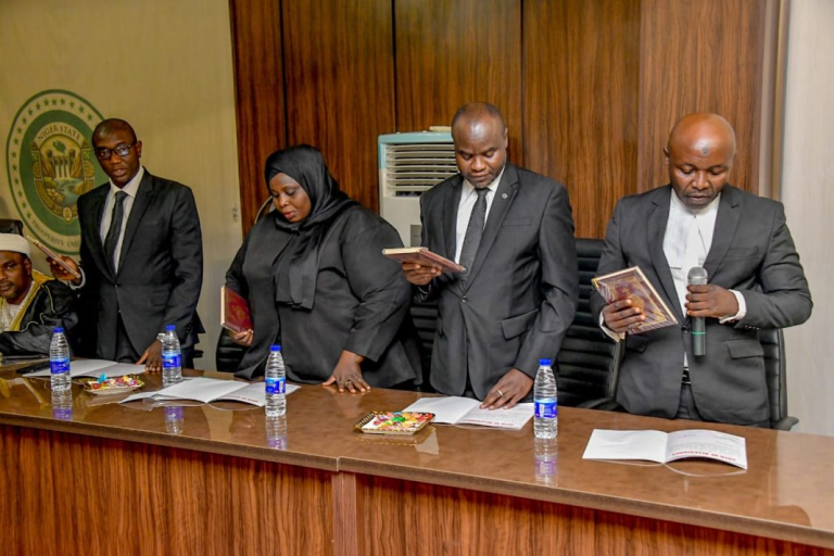 Niger: Bago swears in four new High Court judges, three Khadis